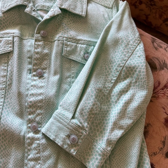 Denim and Co women’s Jean jacket size large- seafoam green animal print - Picture 5 of 6